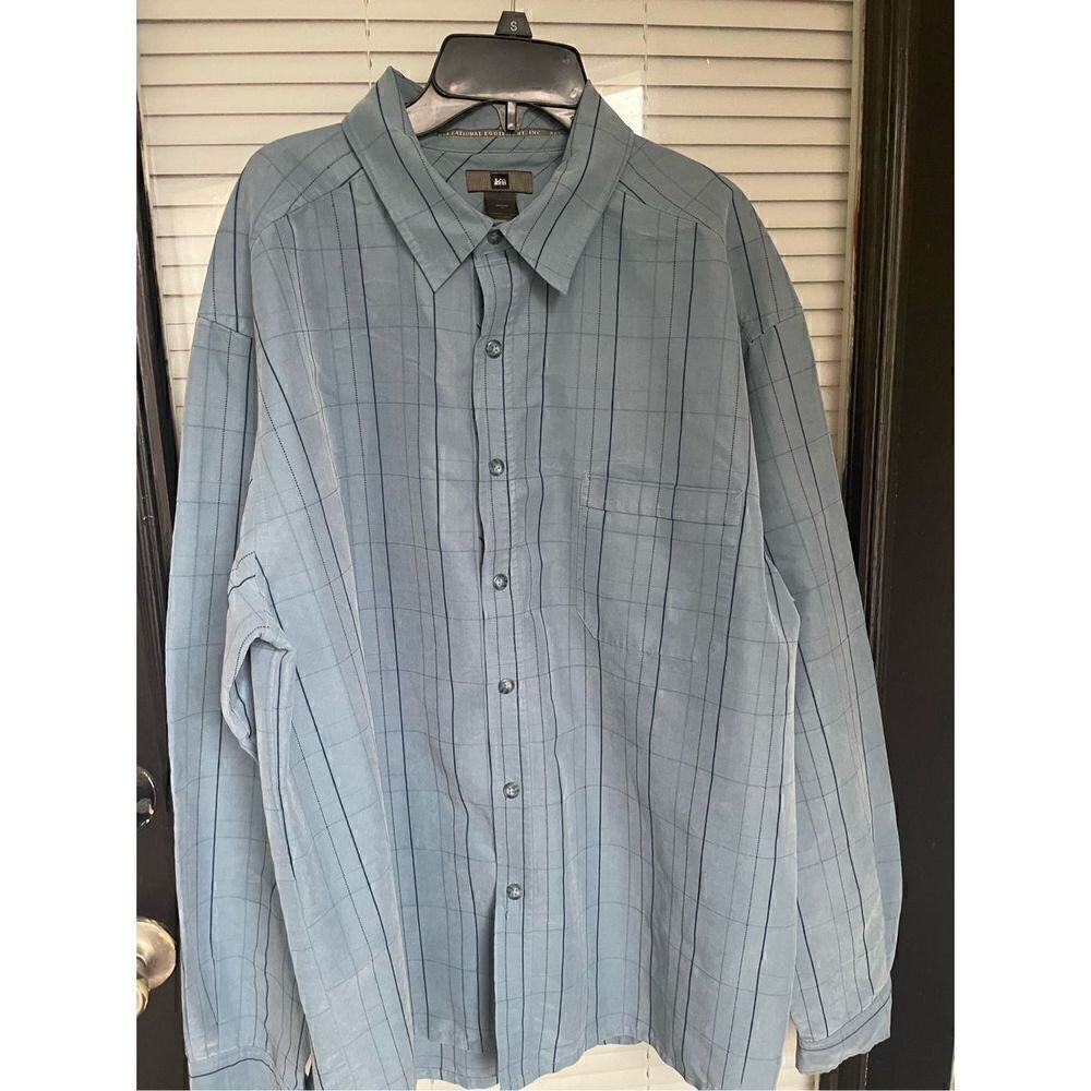 REI men’s Long sleeve button down Shirt Blue Striped Size L